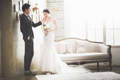 简约至美,韩式|纯色背景婚纱照，婚纱照图片