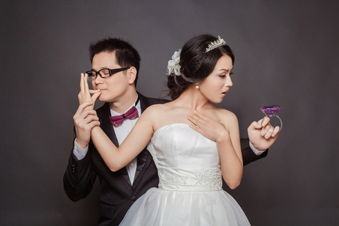 欧式结婚照|纯色背景婚纱摄影-广州婚纱照欣赏