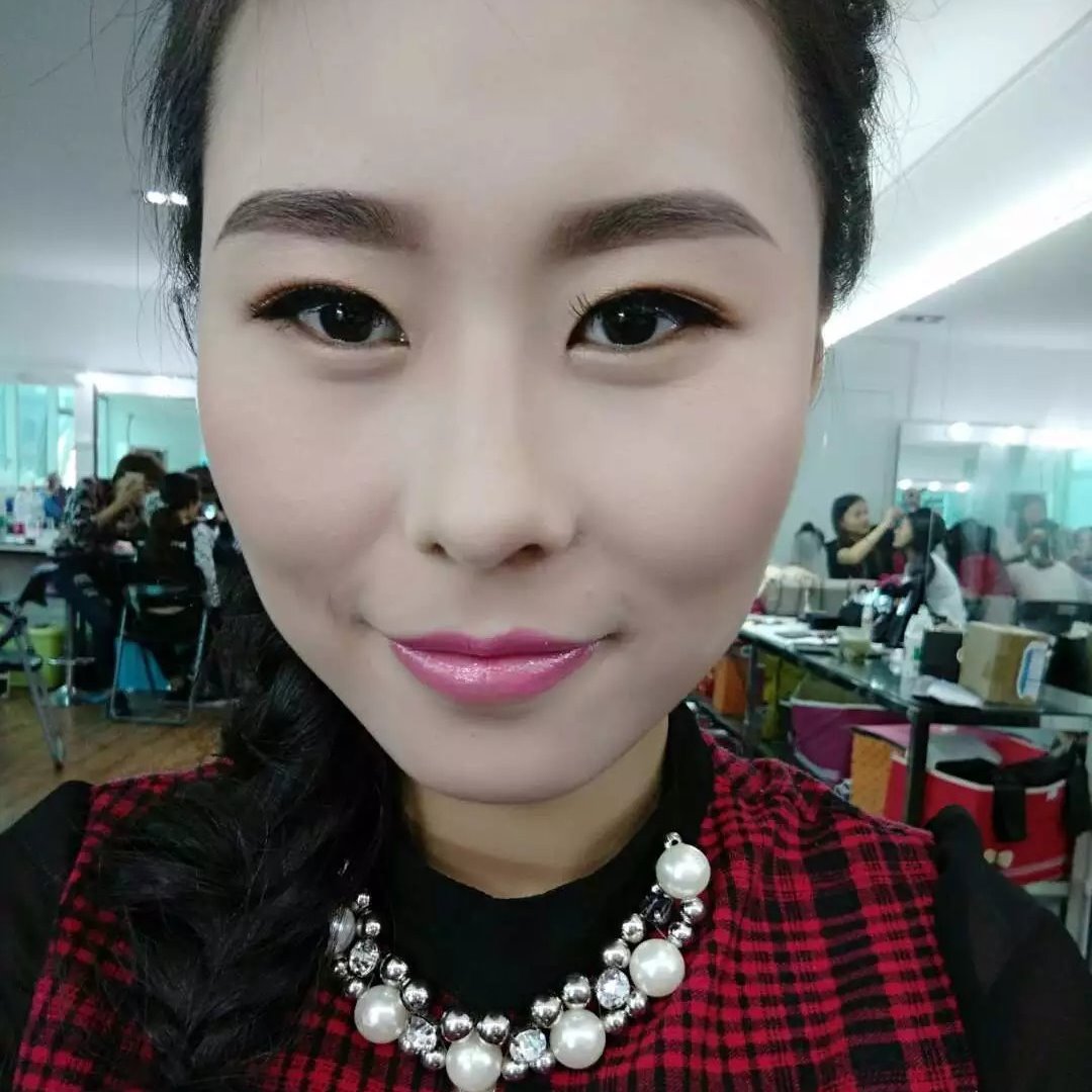 高级化妆造型师波波