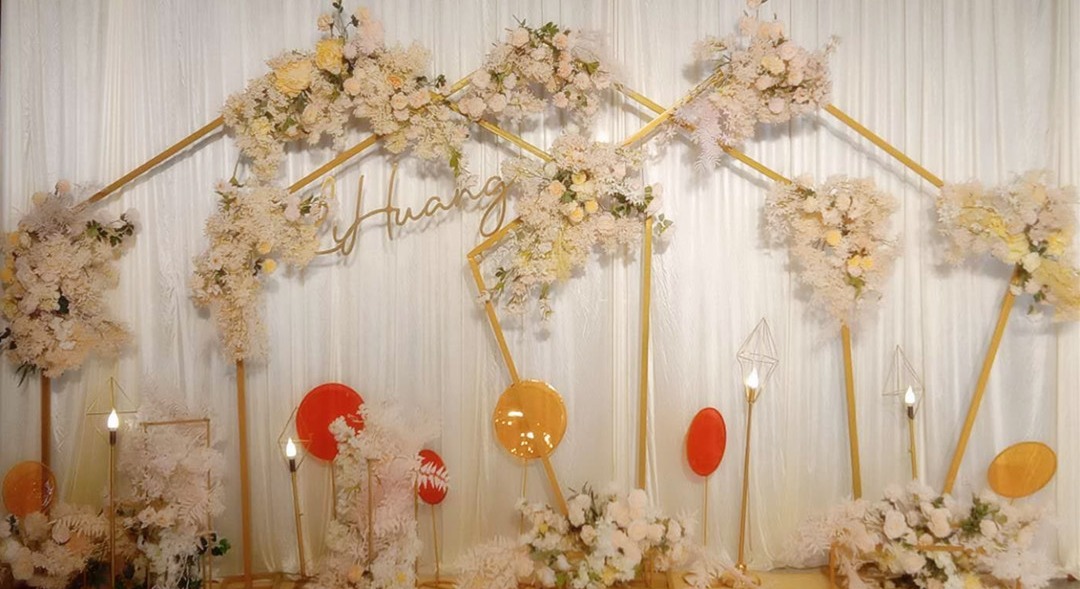 9999元场景布置含送四大送手捧花送外拍超值套餐