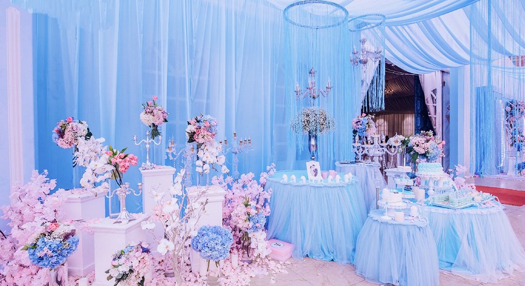 超大舞台布置+T台+镜面地毯  立体奢华