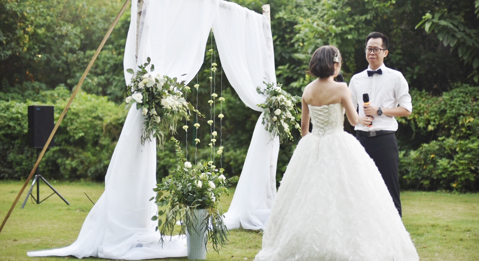 每个女孩都有一个草坪婚礼梦（白绿色系）