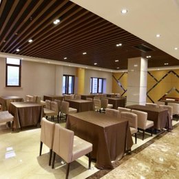 鞍山莱弗仕酒店