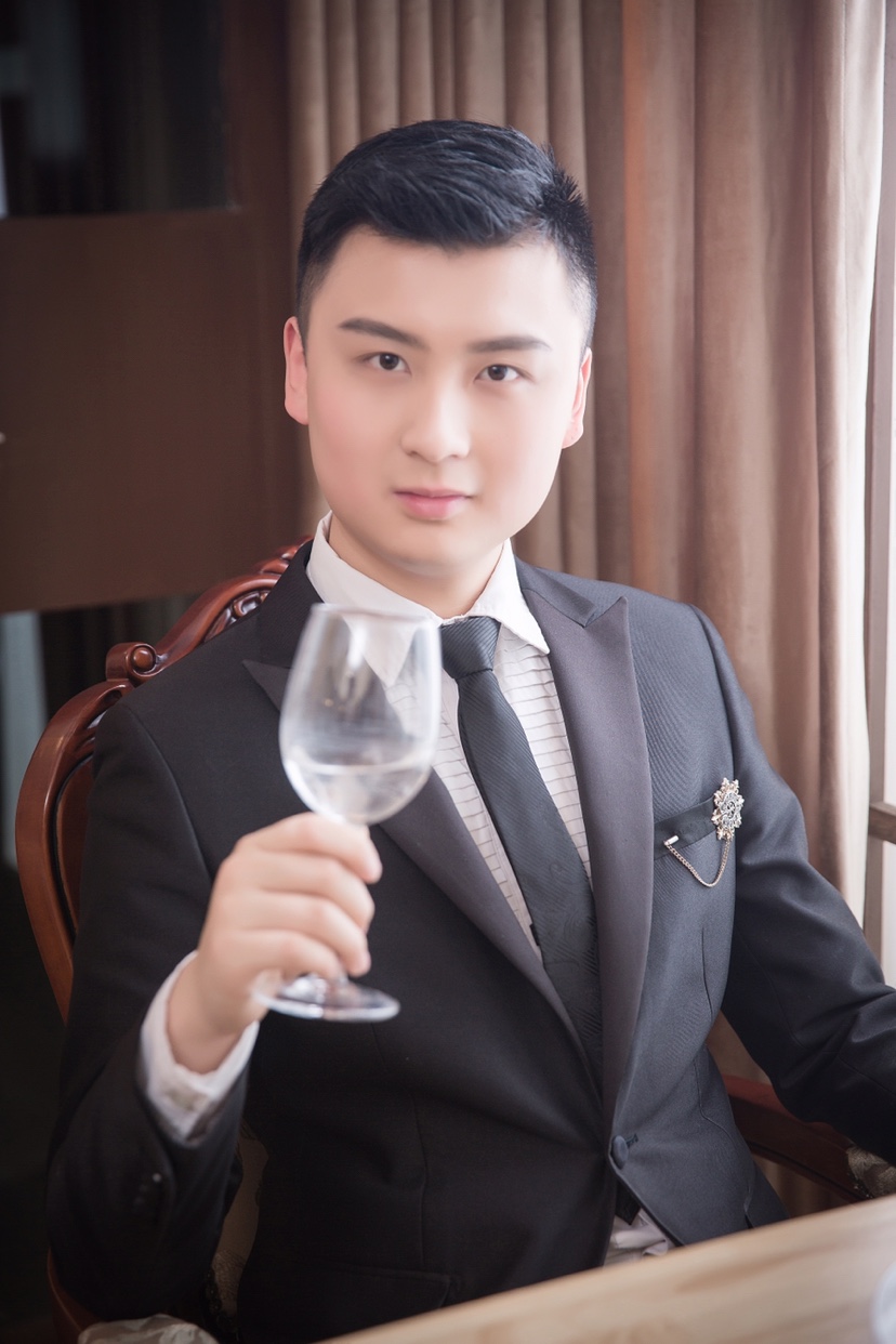 二〇一七年五月五日 (阴历四月初十 )12:00 于衡阳市林隐假日大酒店