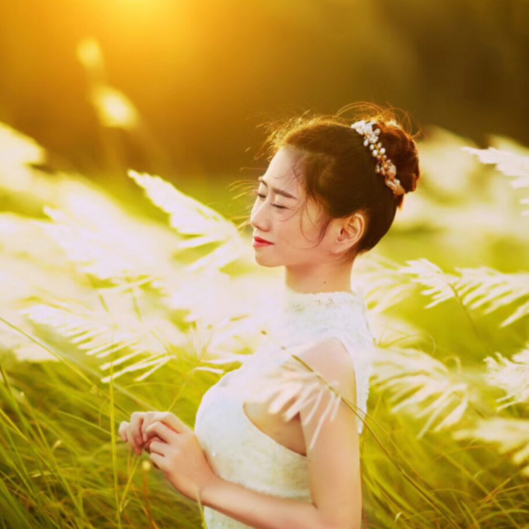 YPLus摄影工作室