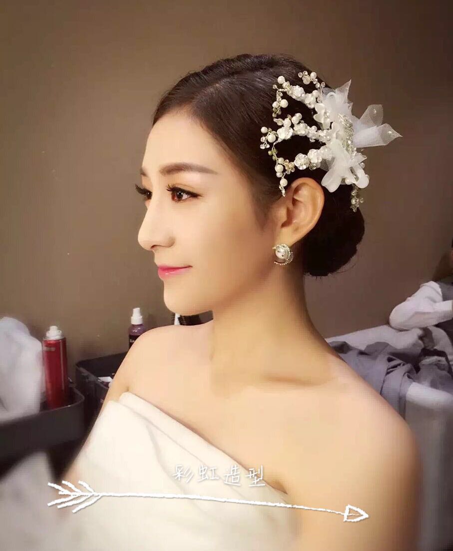 总监韩式化妆师全天新娘跟妆（免费提供精美饰品）性比价高