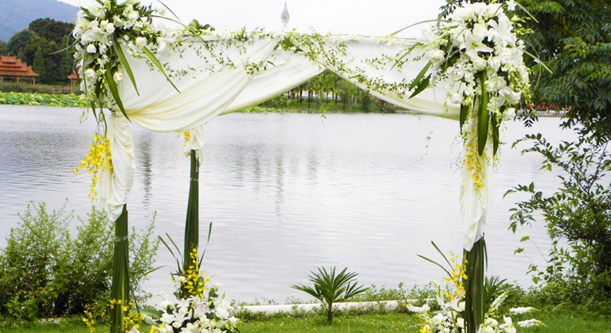 湖畔婚礼