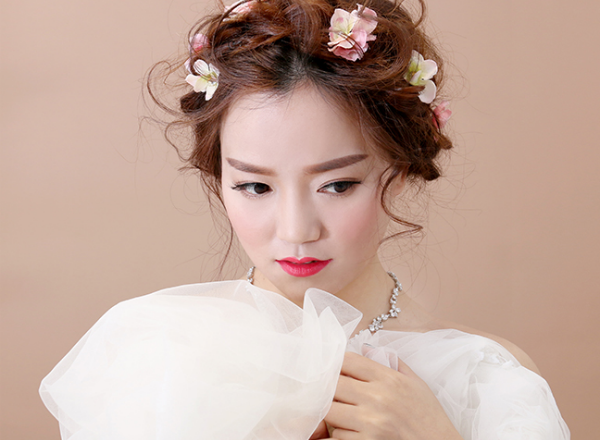 长脸新娘拍旅拍婚纱照化妆技巧