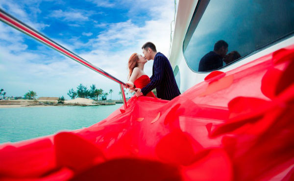 旅拍婚纱照怎么拍好看？婚礼猫教你扬长避短