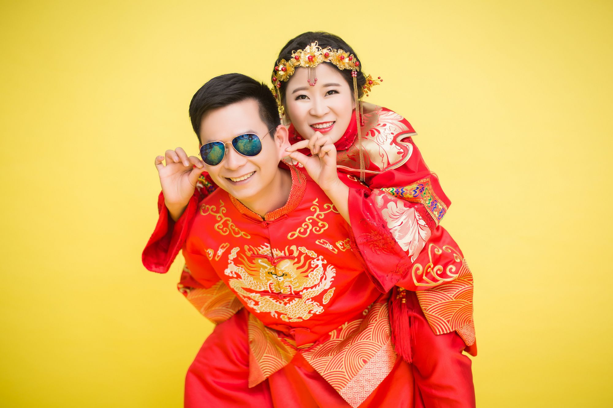 中国风婚纱照图片|纯色背景结婚照-清远婚纱照欣赏